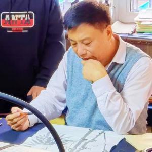 刘红伦画室